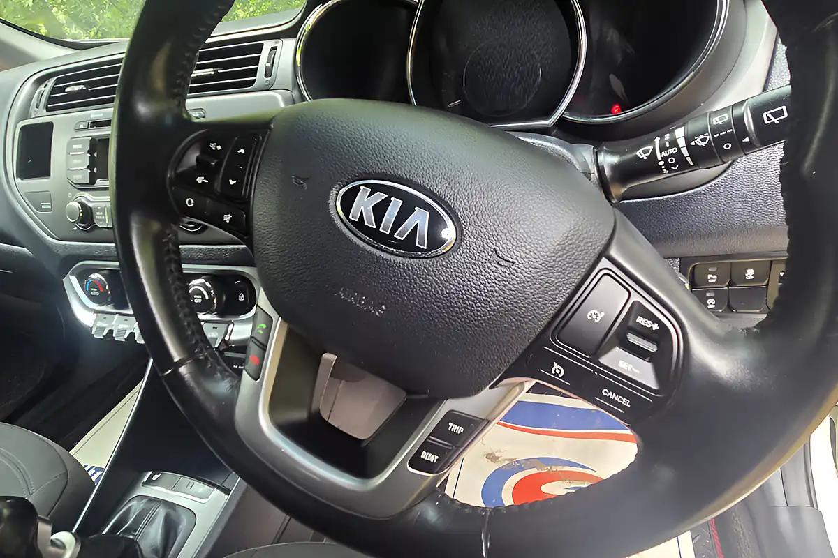 Used 2014 Kia Rio 3 White - Interior and Exterior details 19