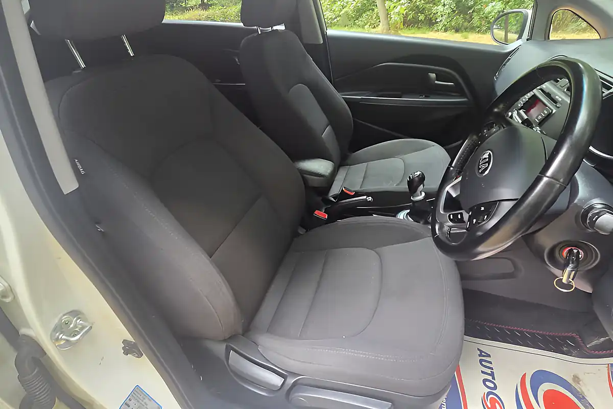 Used 2014 Kia Rio 3 White - Interior and Exterior details 20