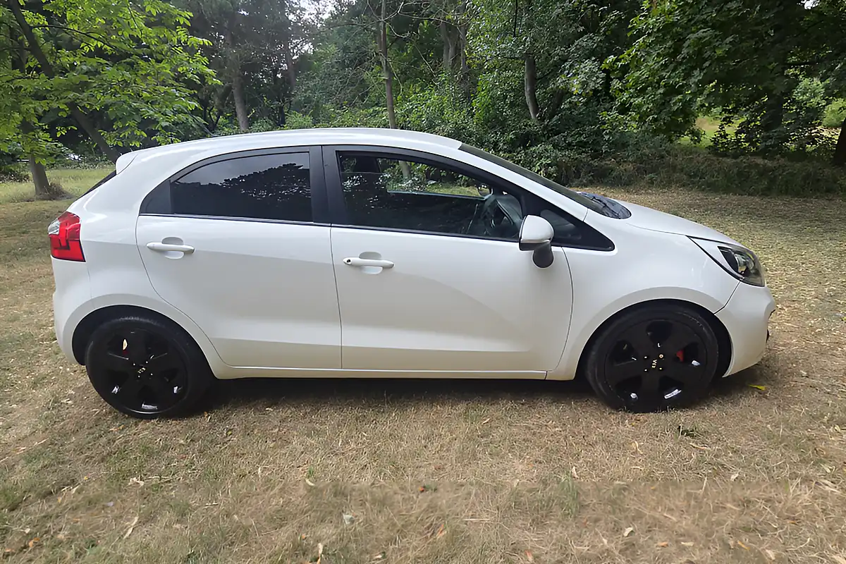 Used 2014 Kia Rio 3 White - Interior and Exterior details 4
