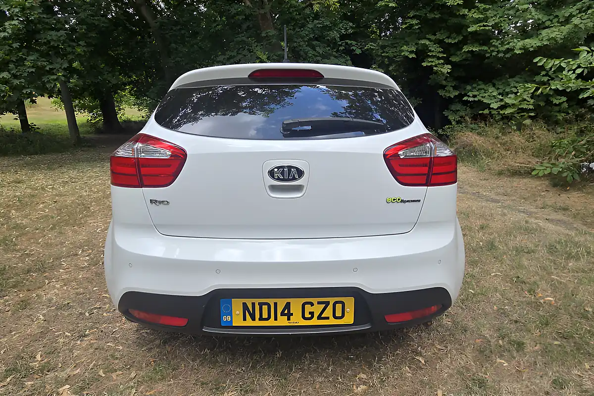 Used 2014 Kia Rio 3 White - Interior and Exterior details 6