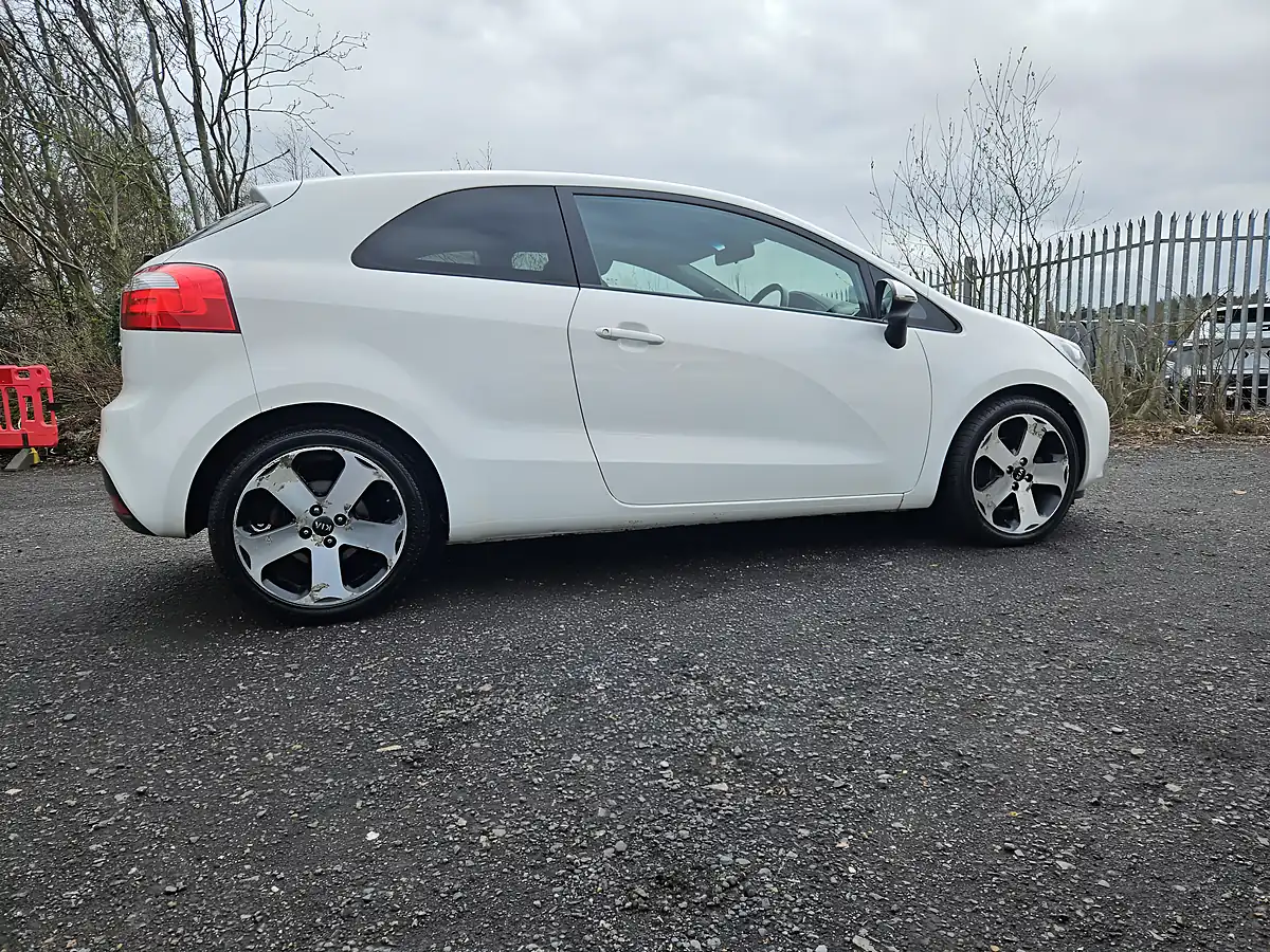 Used 2014 Kia Rio Ecodynamics 3 White - Interior and Exterior details 14