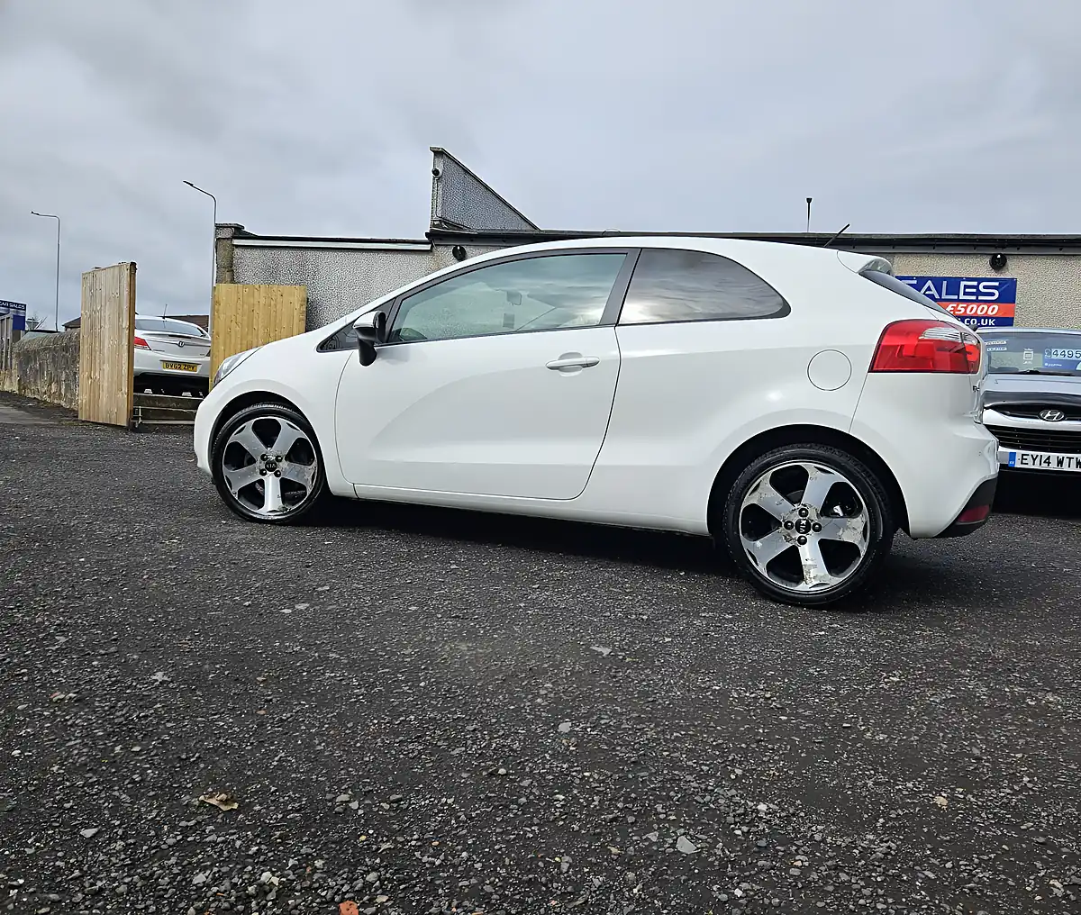 Used 2014 Kia Rio Ecodynamics 3 White - Interior and Exterior details 4