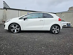 Used 2014 Kia Rio Ecodynamics 3 White - Interior and Exterior details 6