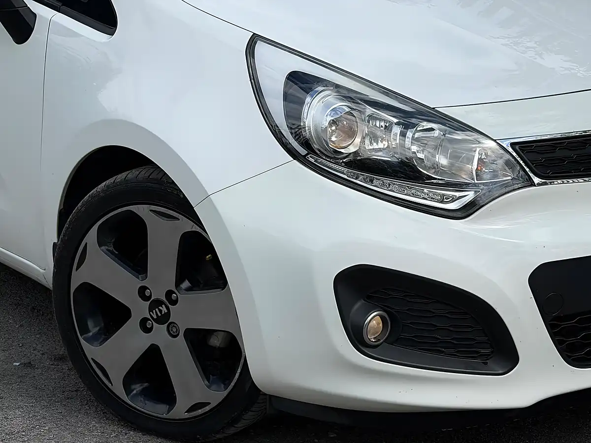 Used 2014 Kia Rio Ecodynamics 3 White - Interior and Exterior details 4