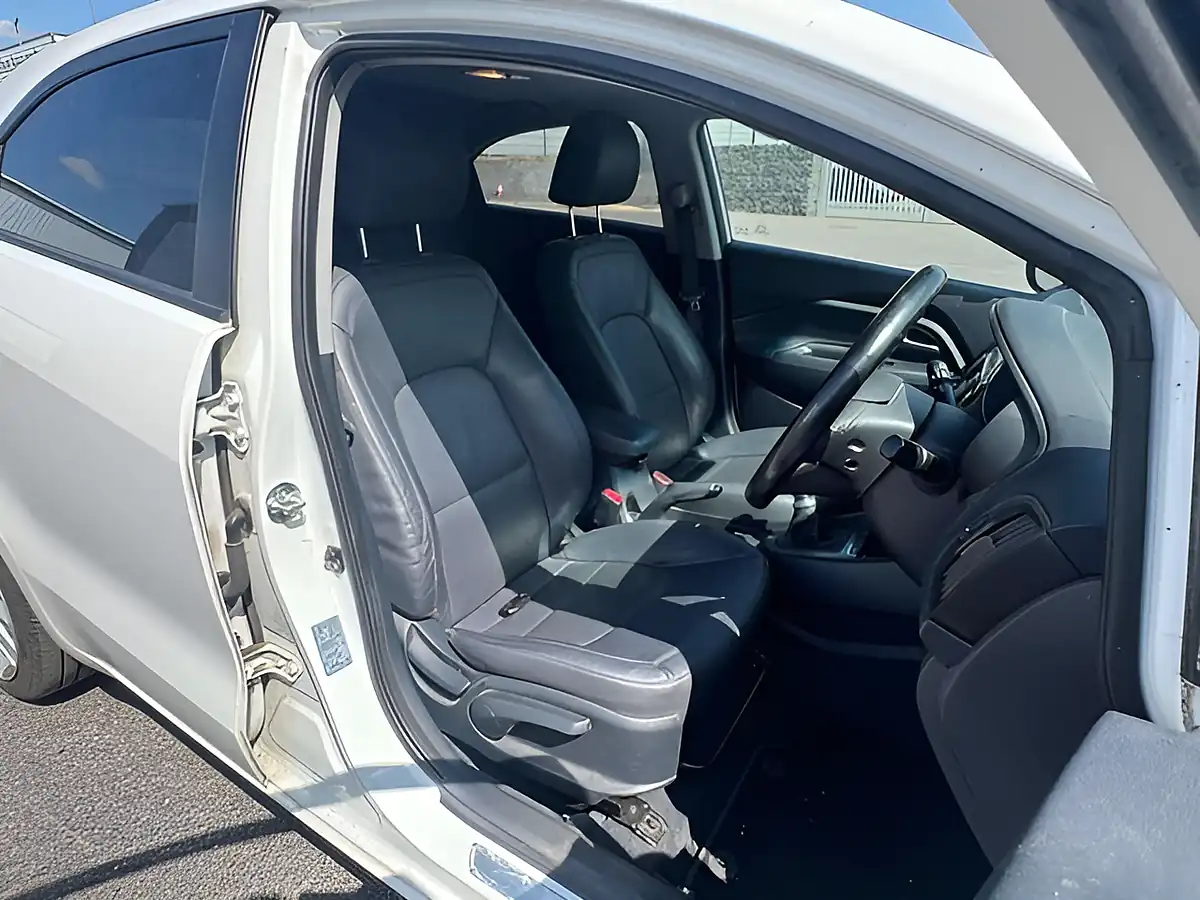 Used 2014 Kia Rio Ecodynamics 4 White - Interior and Exterior details 4