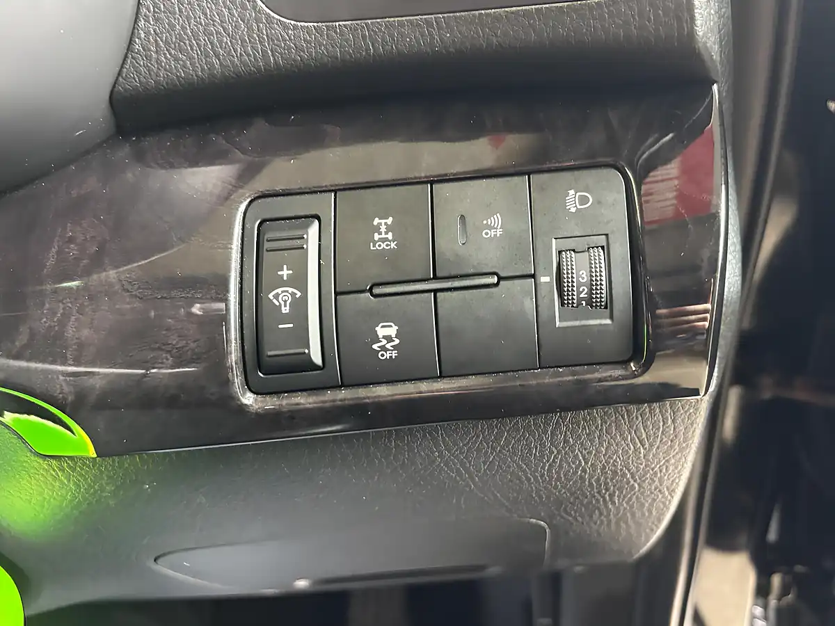 Used 2014 Kia Sorento KX-2 Black - Interior and Exterior details 14