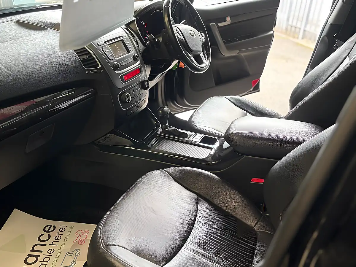 Used 2014 Kia Sorento KX-2 Black - Interior and Exterior details 19