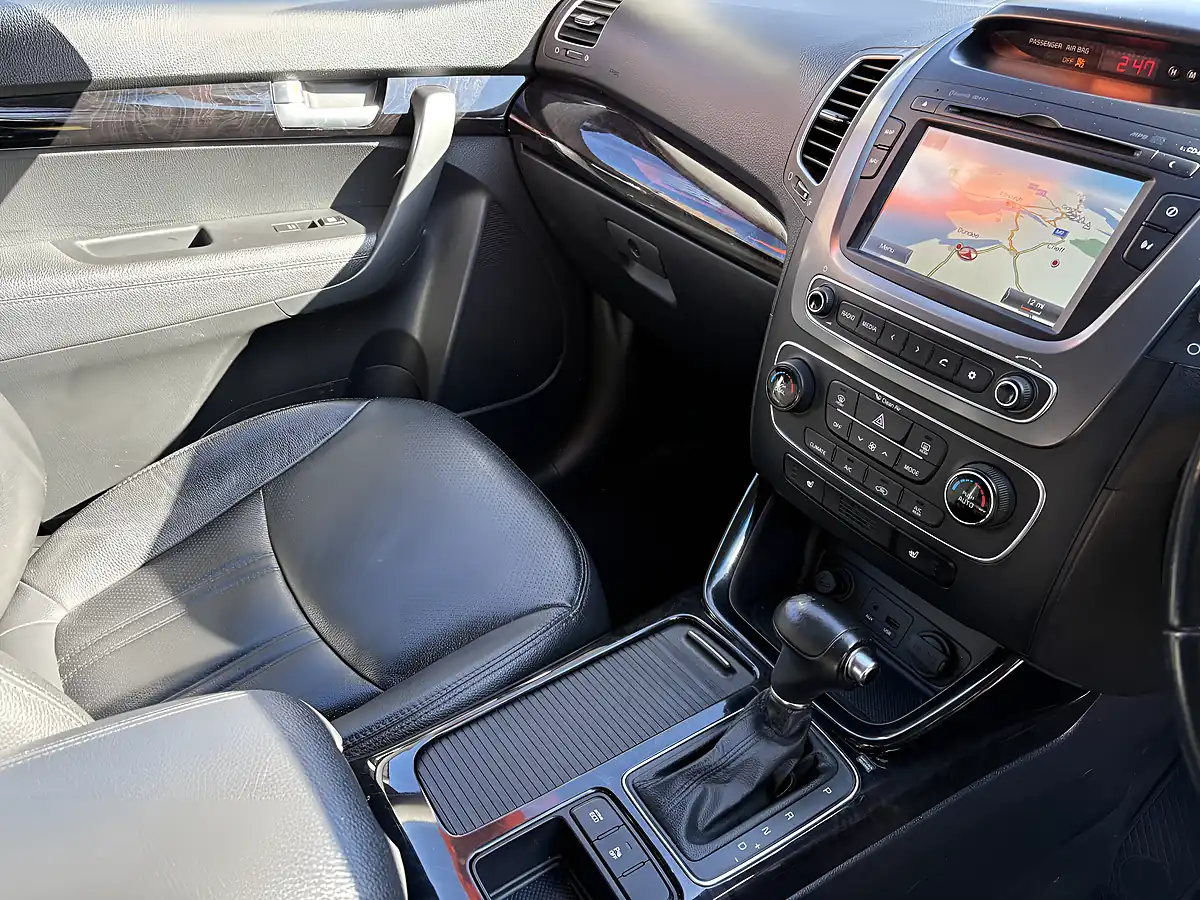 Used 2014 Kia Sorento KX-2 Silver - Interior and Exterior details 11