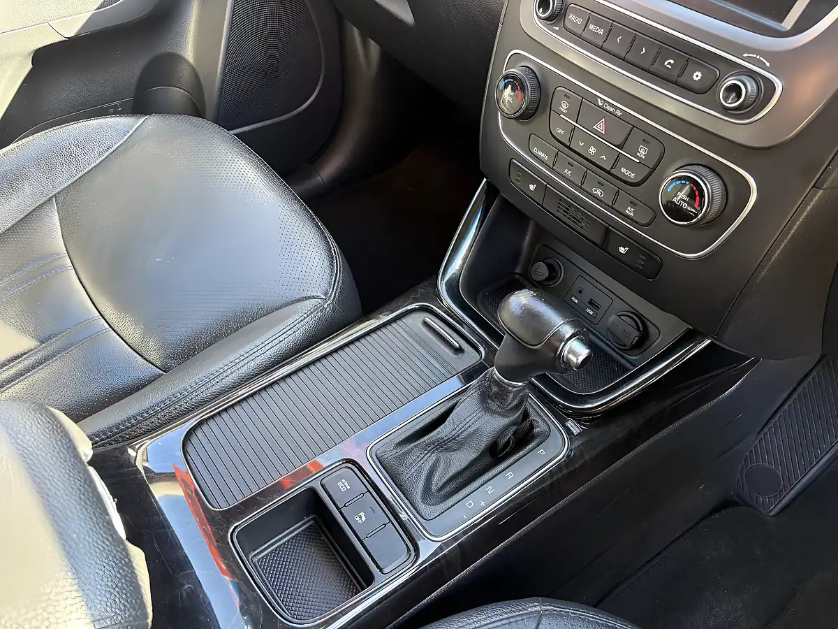 Used 2014 Kia Sorento KX-2 Silver - Interior and Exterior details 12
