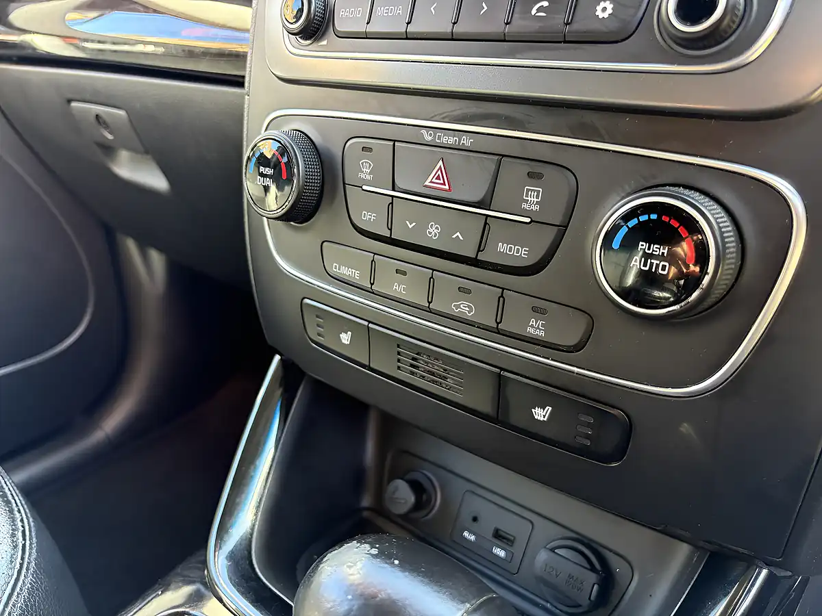Used 2014 Kia Sorento KX-2 Silver - Interior and Exterior details 15