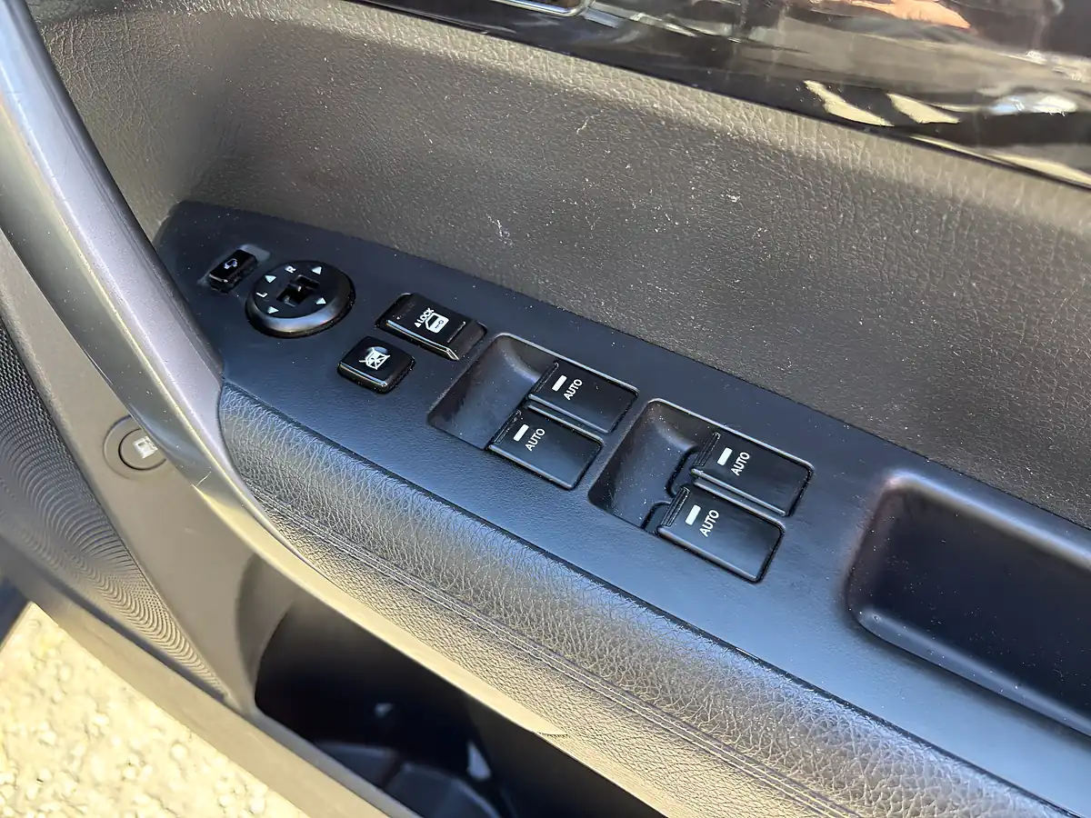Used 2014 Kia Sorento KX-2 Silver - Interior and Exterior details 17
