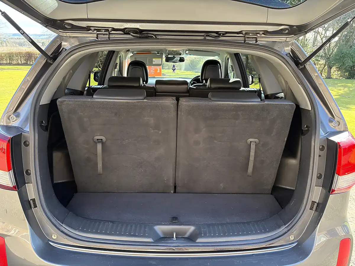Used 2014 Kia Sorento KX-2 Silver - Interior and Exterior details 9