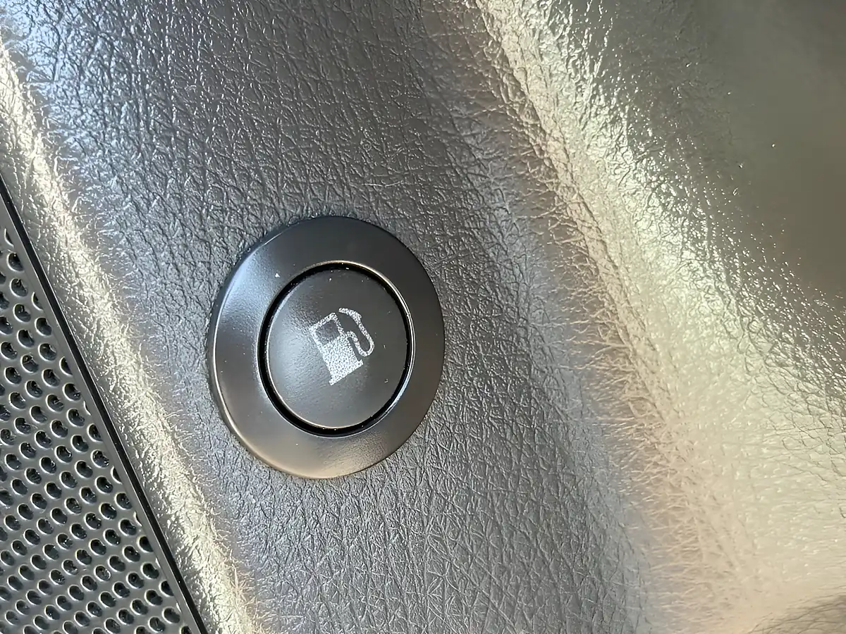 Used 2014 Kia Sorento KX-2 White - Interior and Exterior details 11