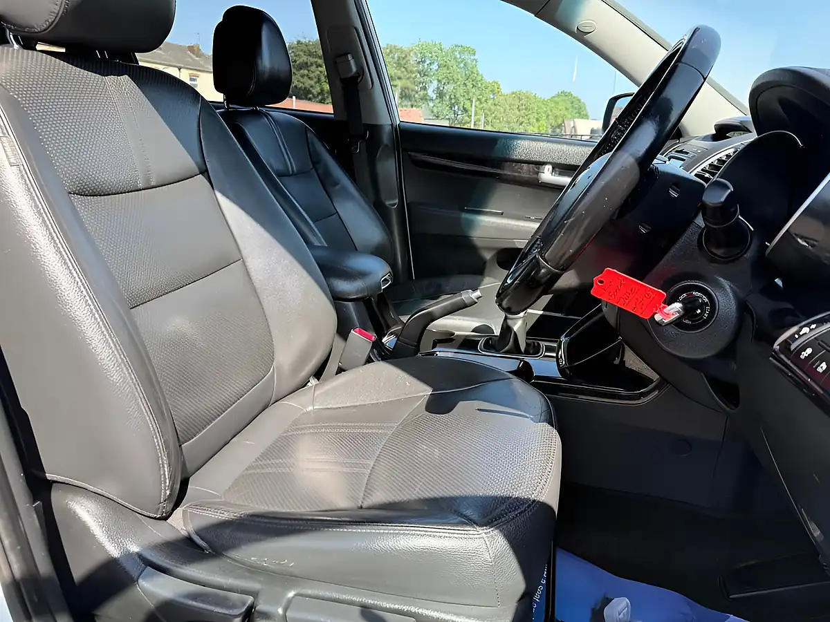 Used 2014 Kia Sorento KX-2 White - Interior and Exterior details 12