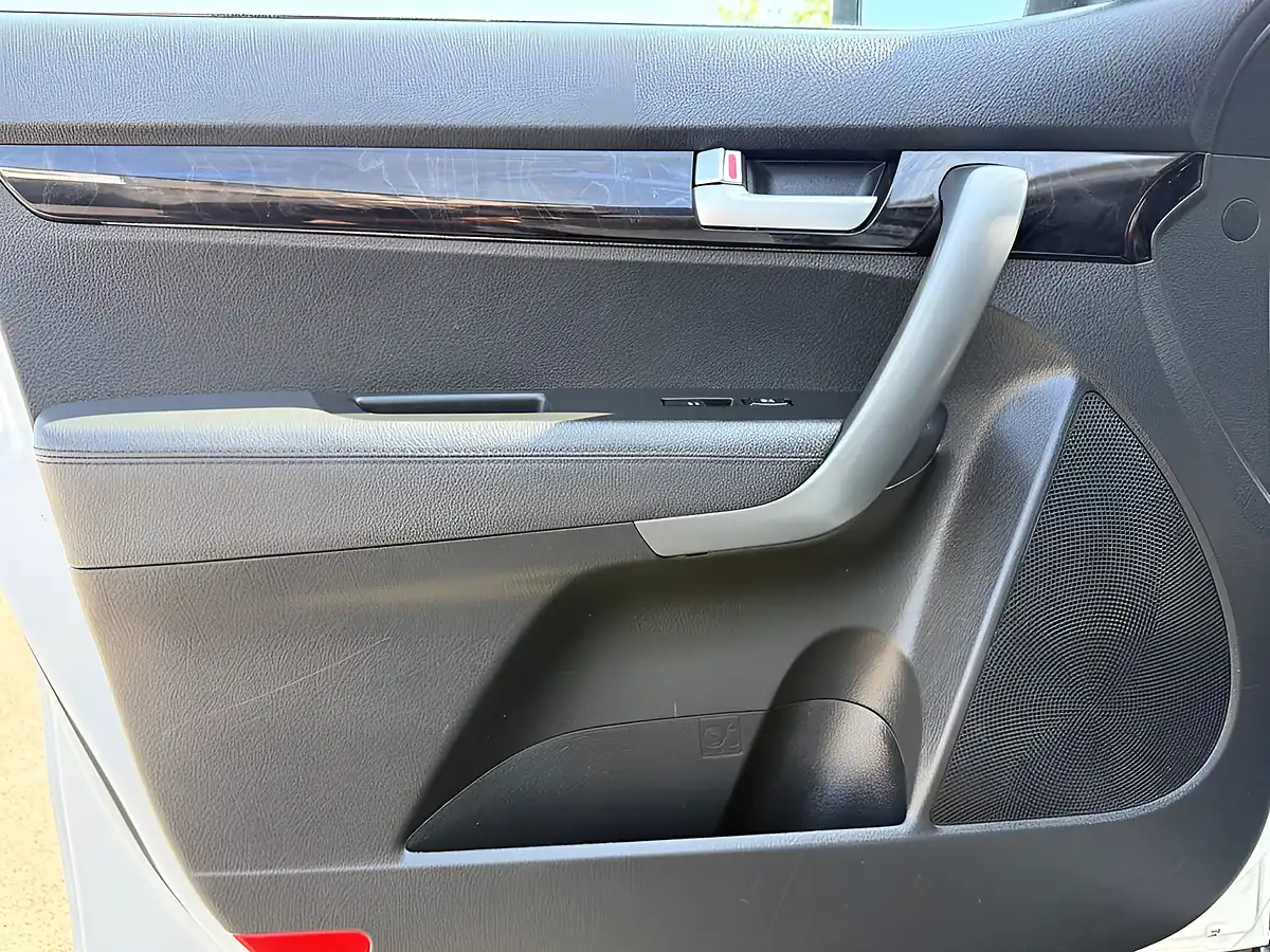 Used 2014 Kia Sorento KX-2 White - Interior and Exterior details 13