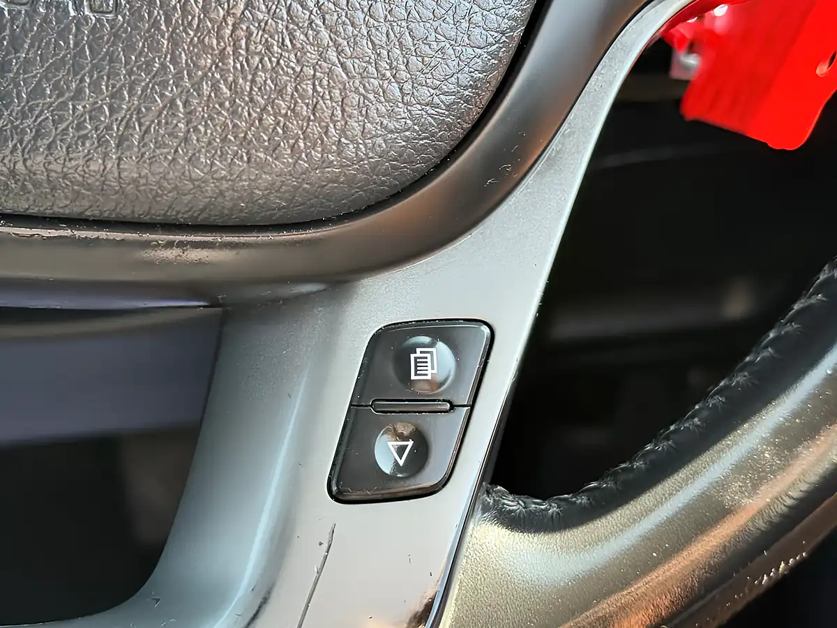 Used 2014 Kia Sorento KX-2 White - Interior and Exterior details 17