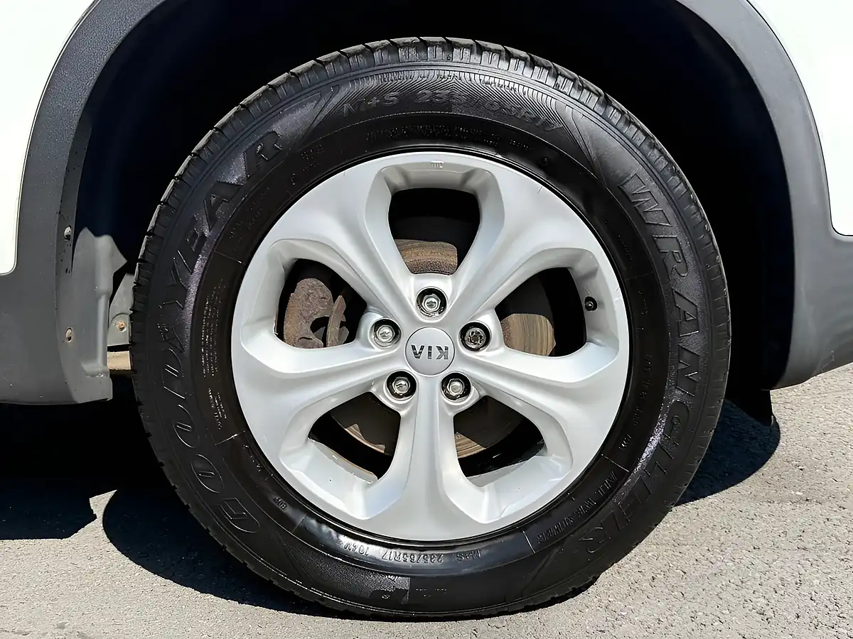Used 2014 Kia Sorento KX-2 White - Interior and Exterior details 19
