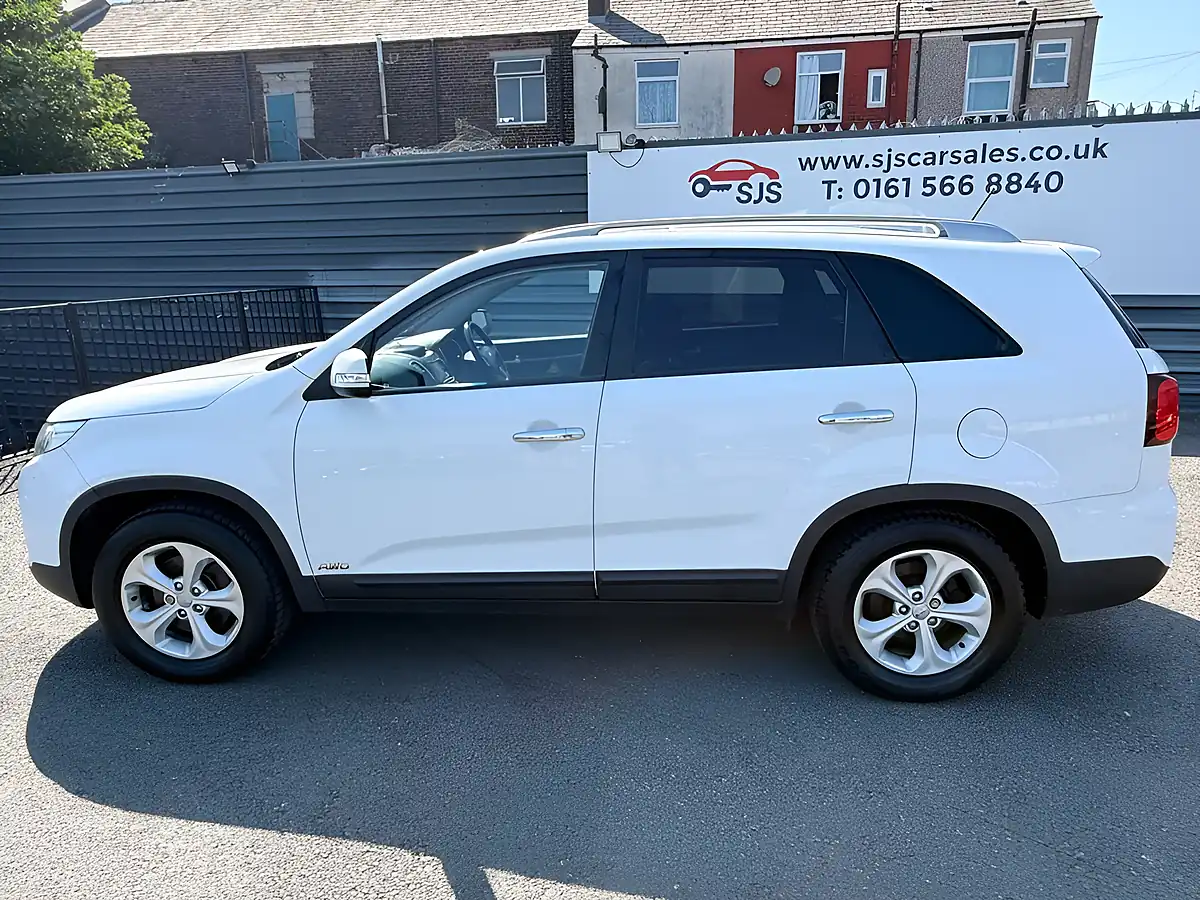 Used 2014 Kia Sorento KX-2 White - Interior and Exterior details 8
