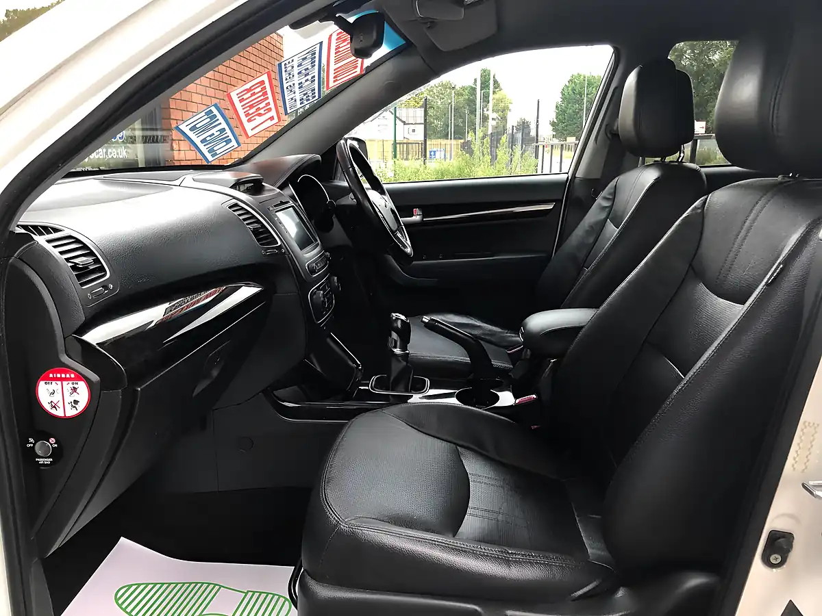 Used 2014 Kia Sorento KX-2 White - Interior and Exterior details 12