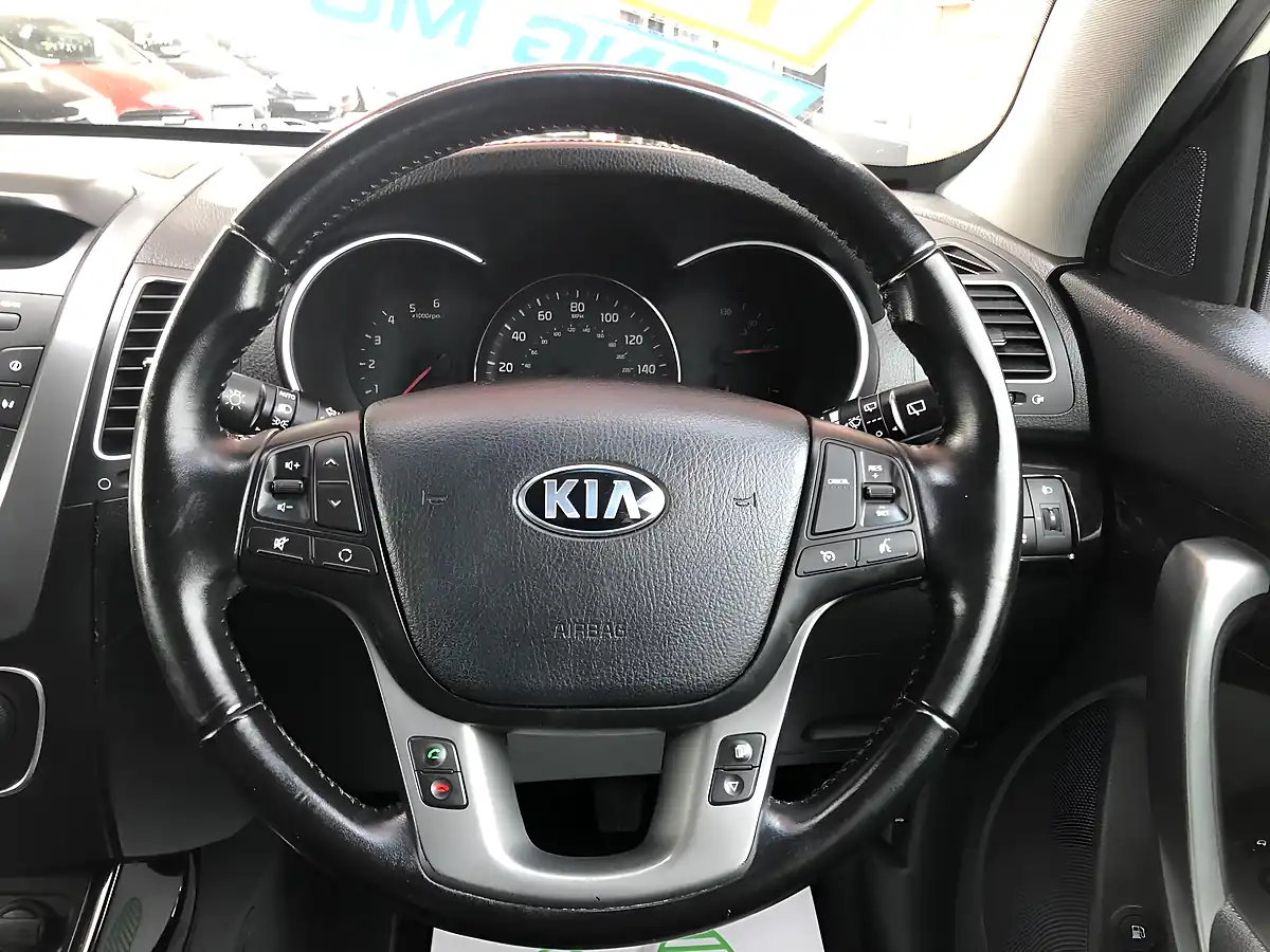 Used 2014 Kia Sorento KX-2 White - Interior and Exterior details 13