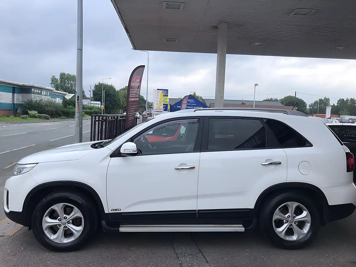 Used 2014 Kia Sorento KX-2 White - Interior and Exterior details 7