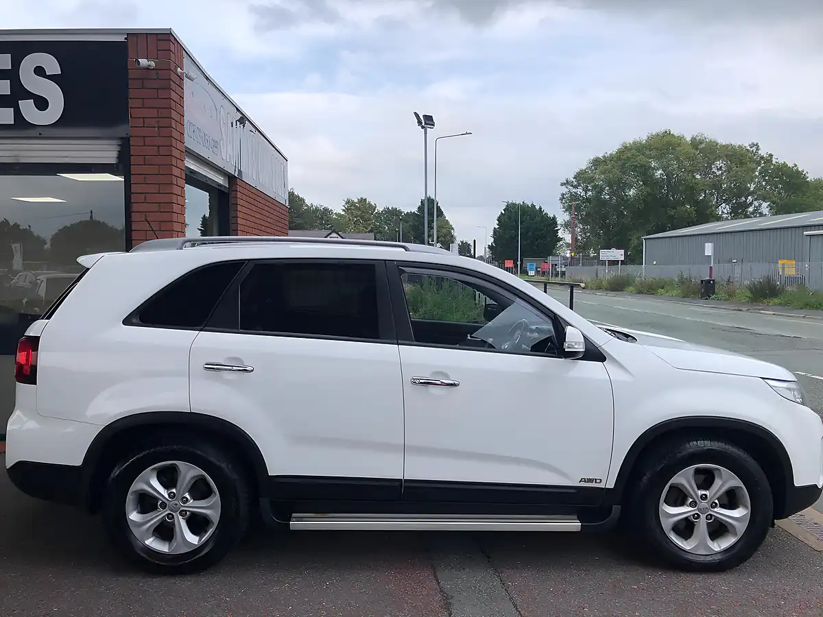Used 2014 Kia Sorento KX-2 White - Interior and Exterior details 8