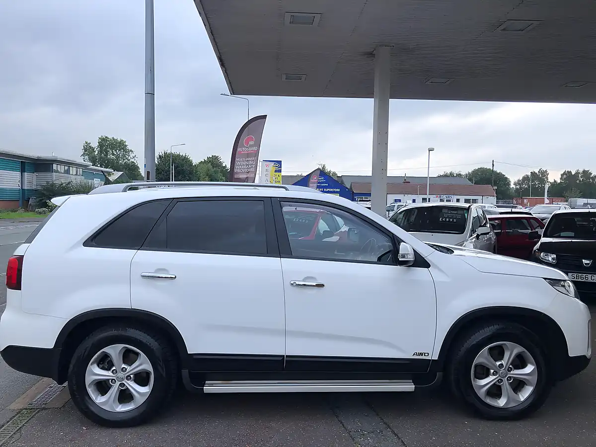 Used 2014 Kia Sorento KX-2 White - Interior and Exterior details 9