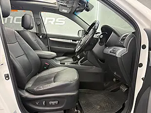 Used 2014 Kia Sorento KX-3 White - Interior and Exterior details 11