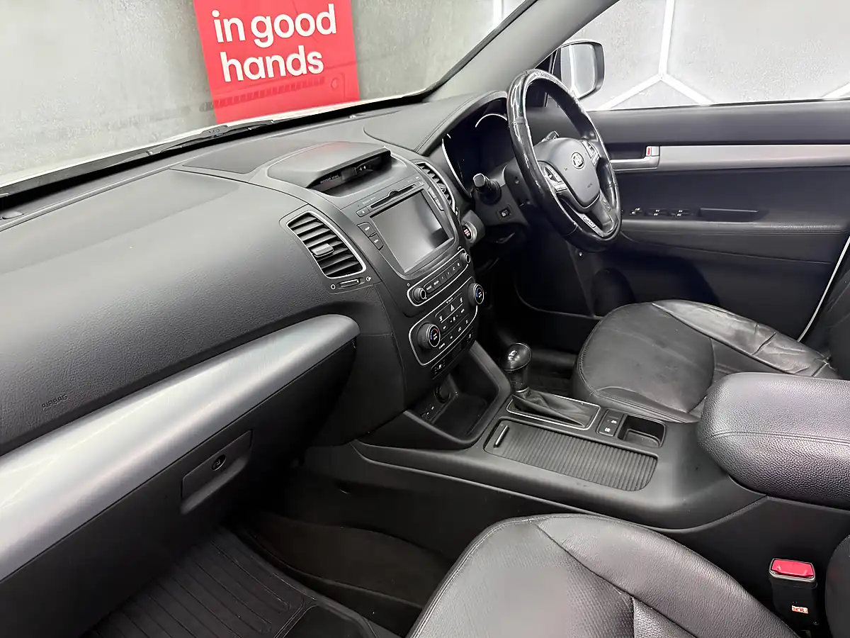 Used 2014 Kia Sorento KX-3 White - Interior and Exterior details 13