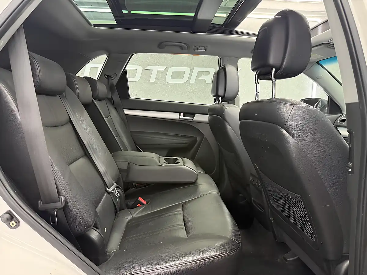Used 2014 Kia Sorento KX-3 White - Interior and Exterior details 14