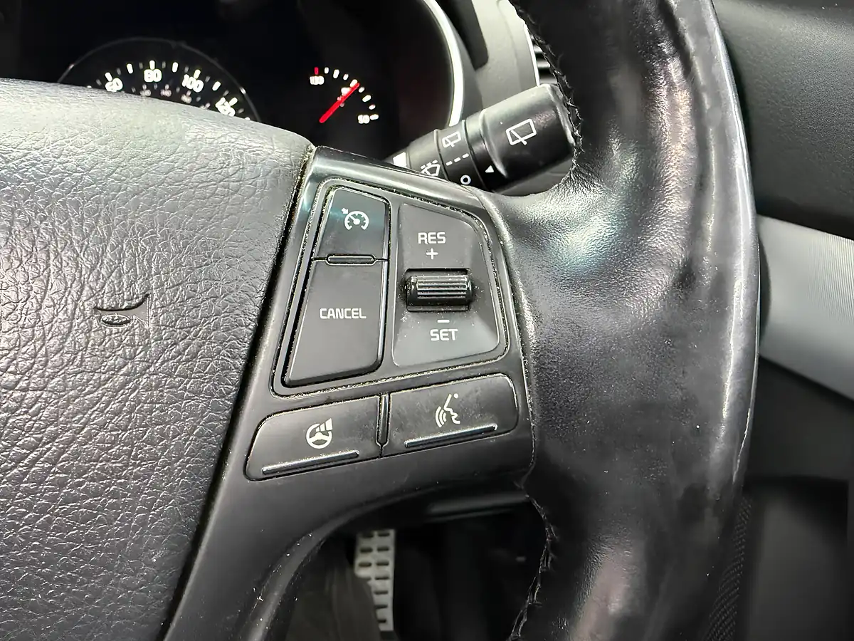 Used 2014 Kia Sorento KX-3 White - Interior and Exterior details 19