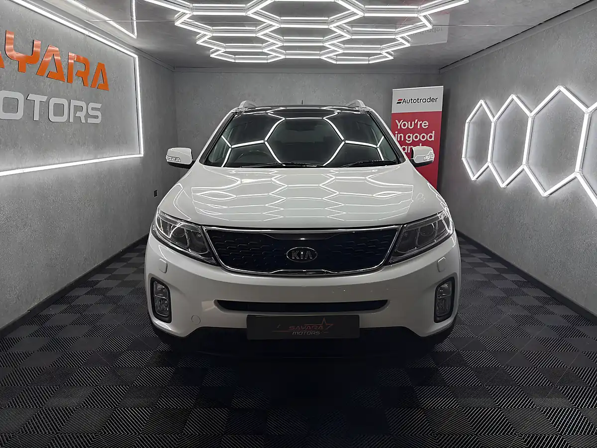 Used 2014 Kia Sorento KX-3 White - Interior and Exterior details 3