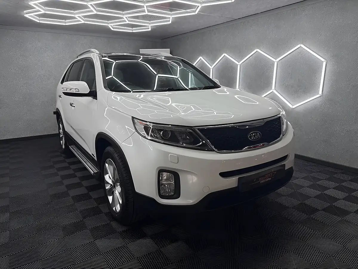 Used 2014 Kia Sorento KX-3 White - Interior and Exterior details 4