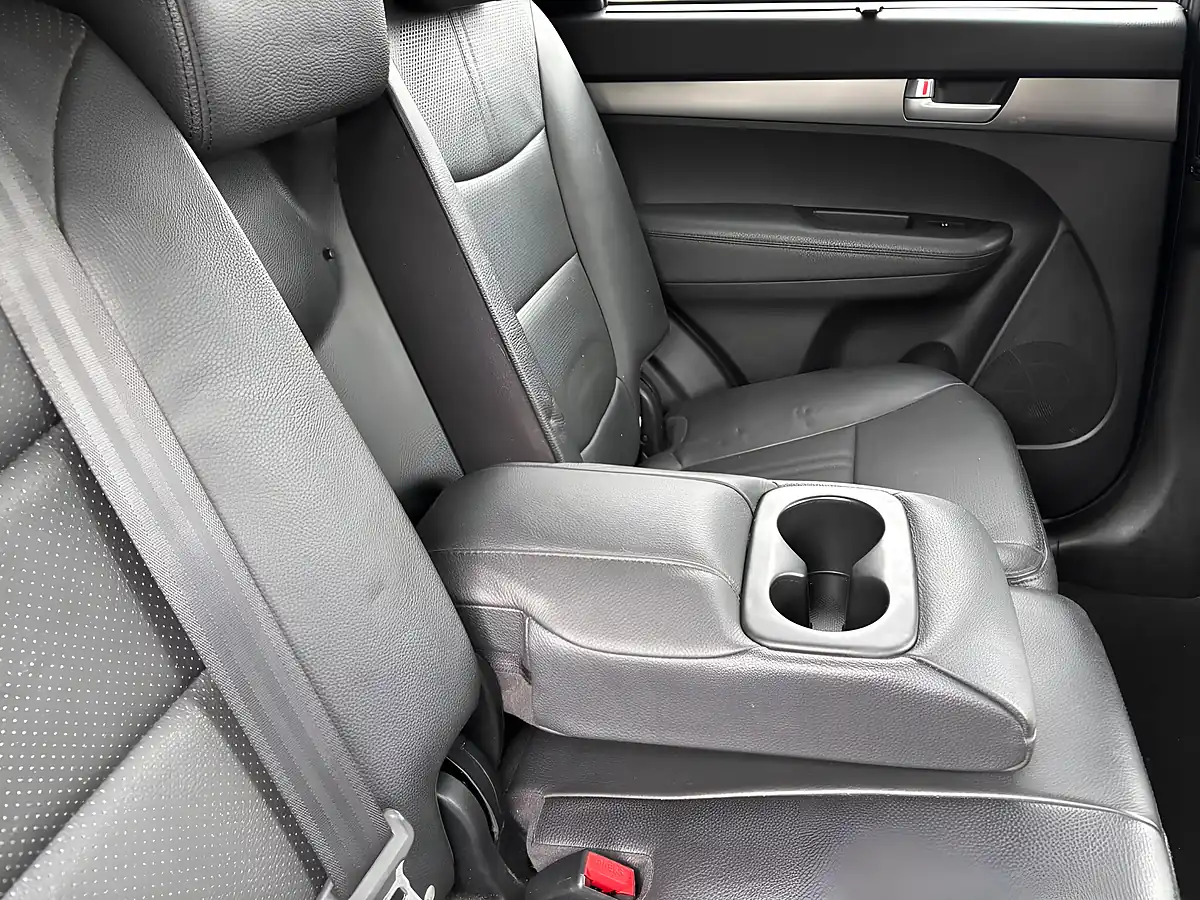 Used 2014 Kia Sorento KX-4 Silver - Interior and Exterior details 14