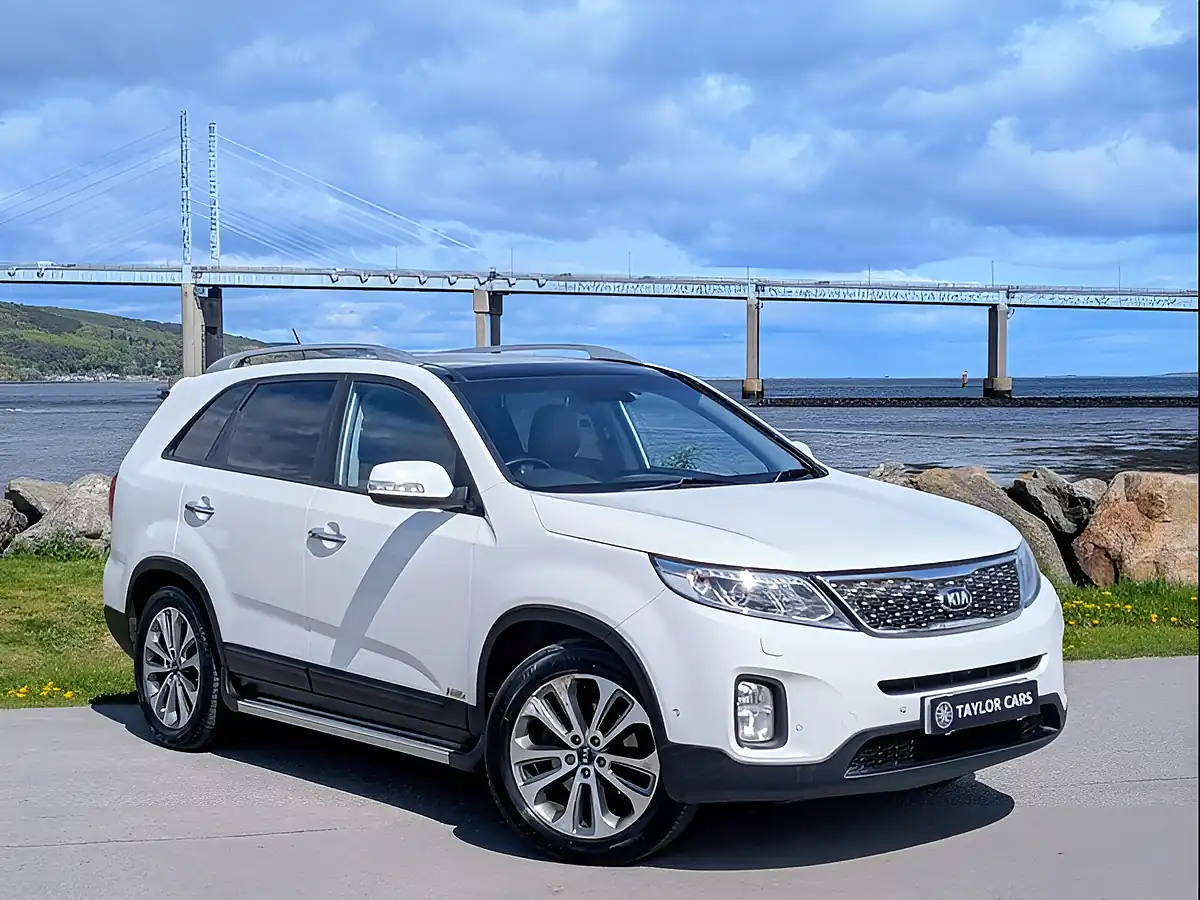 Used 2014 Kia Sorento KX-4 White - Interior and Exterior details 3