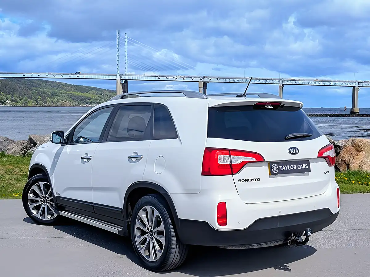 Used 2014 Kia Sorento KX-4 White - Interior and Exterior details 8