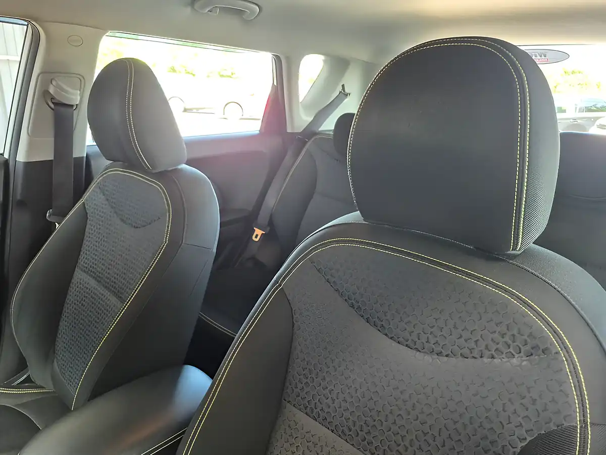 Used 2014 Kia Soul Connect Plus White - Interior and Exterior details 13