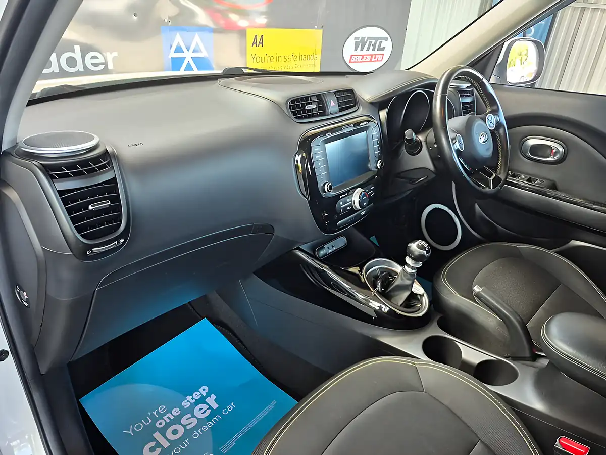 Used 2014 Kia Soul Connect Plus White - Interior and Exterior details 14
