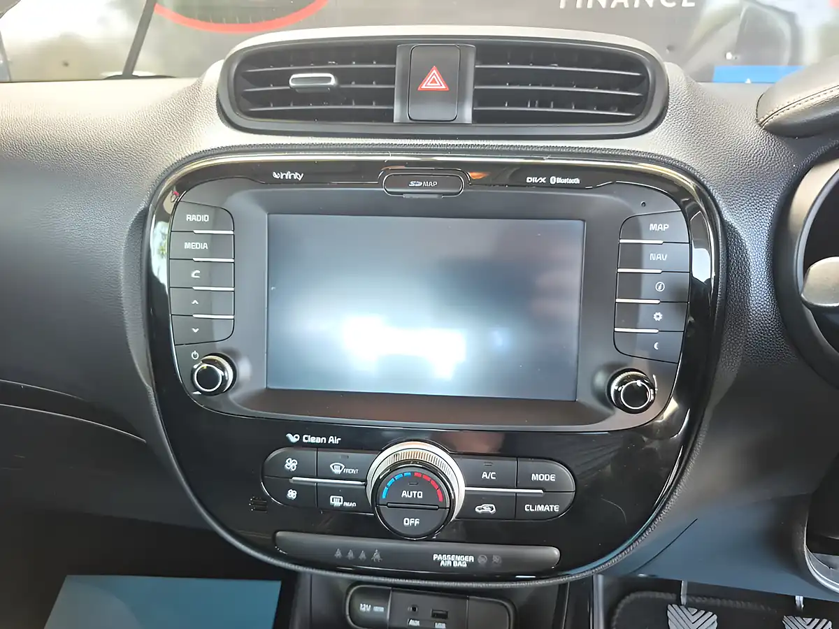 Used 2014 Kia Soul Connect Plus White - Interior and Exterior details 17