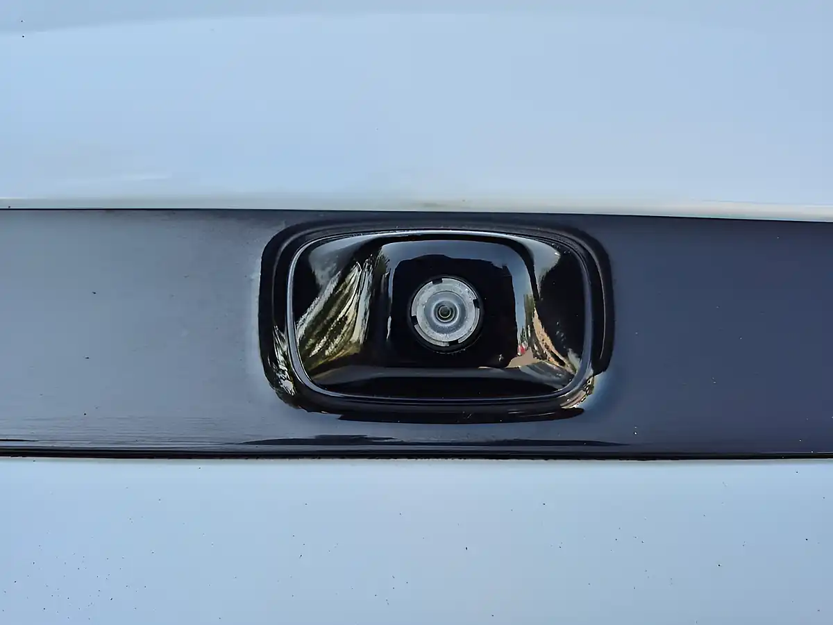 Used 2014 Kia Soul Connect Plus White - Interior and Exterior details 9