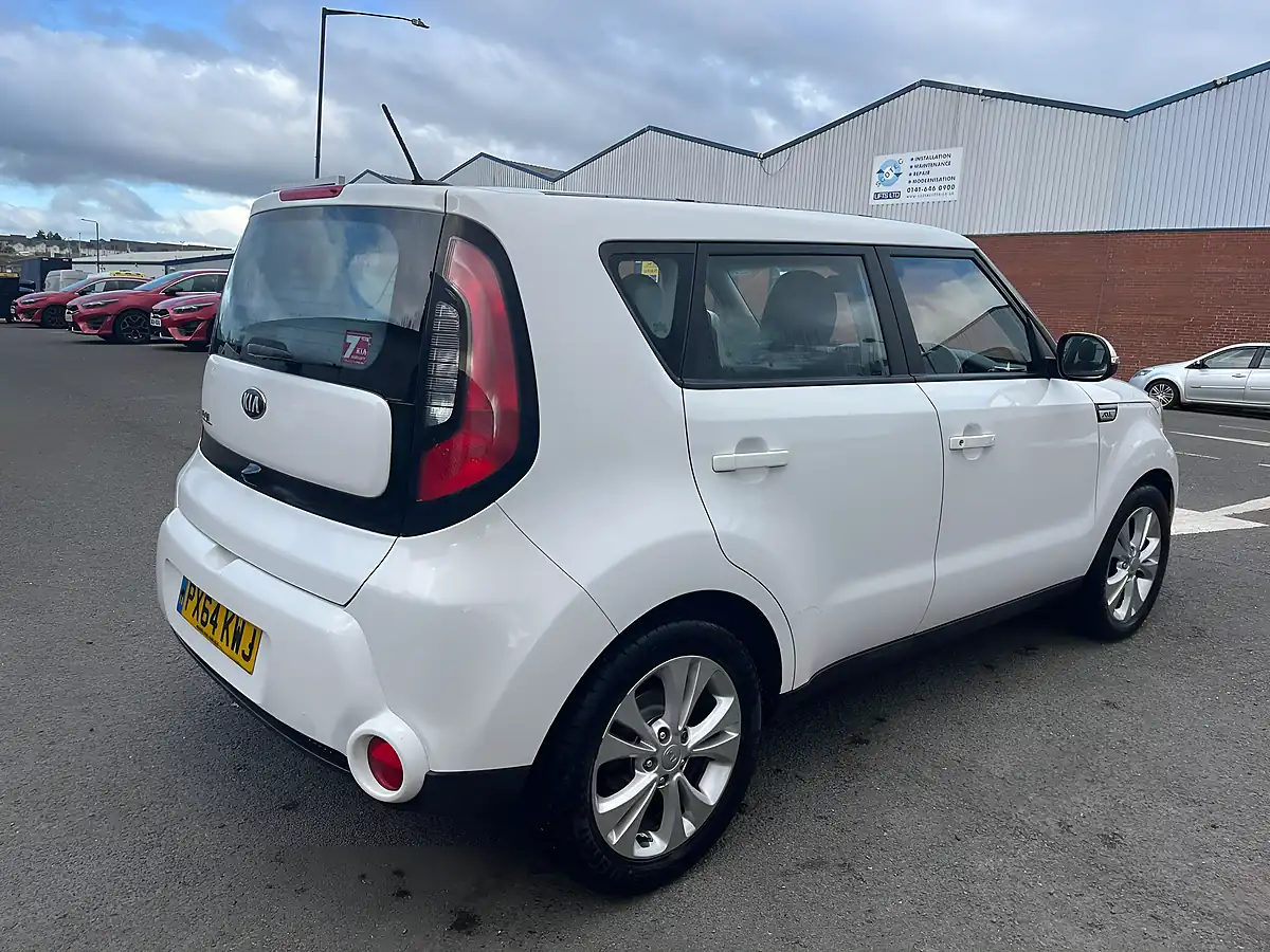 Used 2014 Kia Soul Connect Plus White - Interior and Exterior details 5
