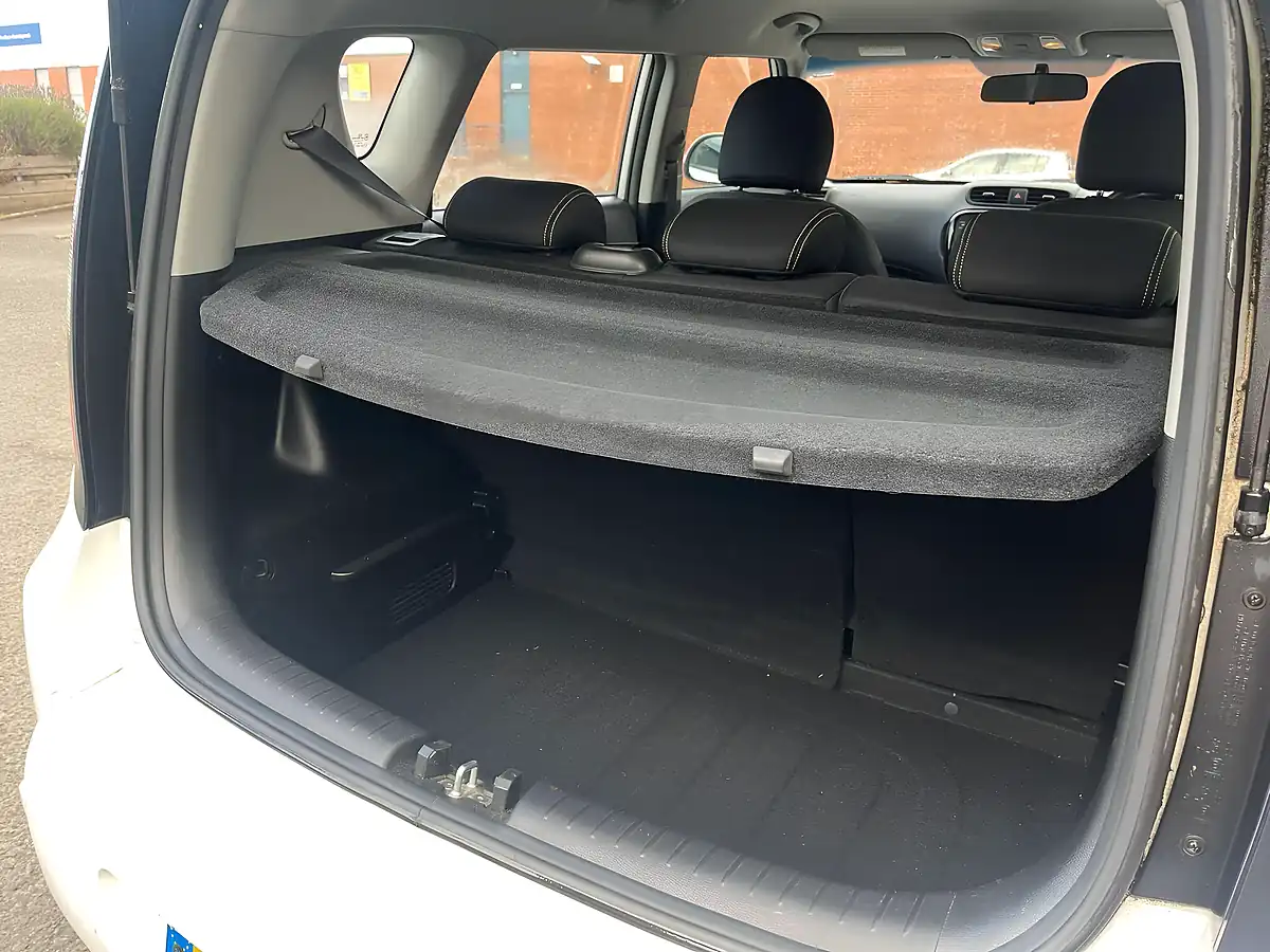 Used 2014 Kia Soul Connect Plus White - Interior and Exterior details 7