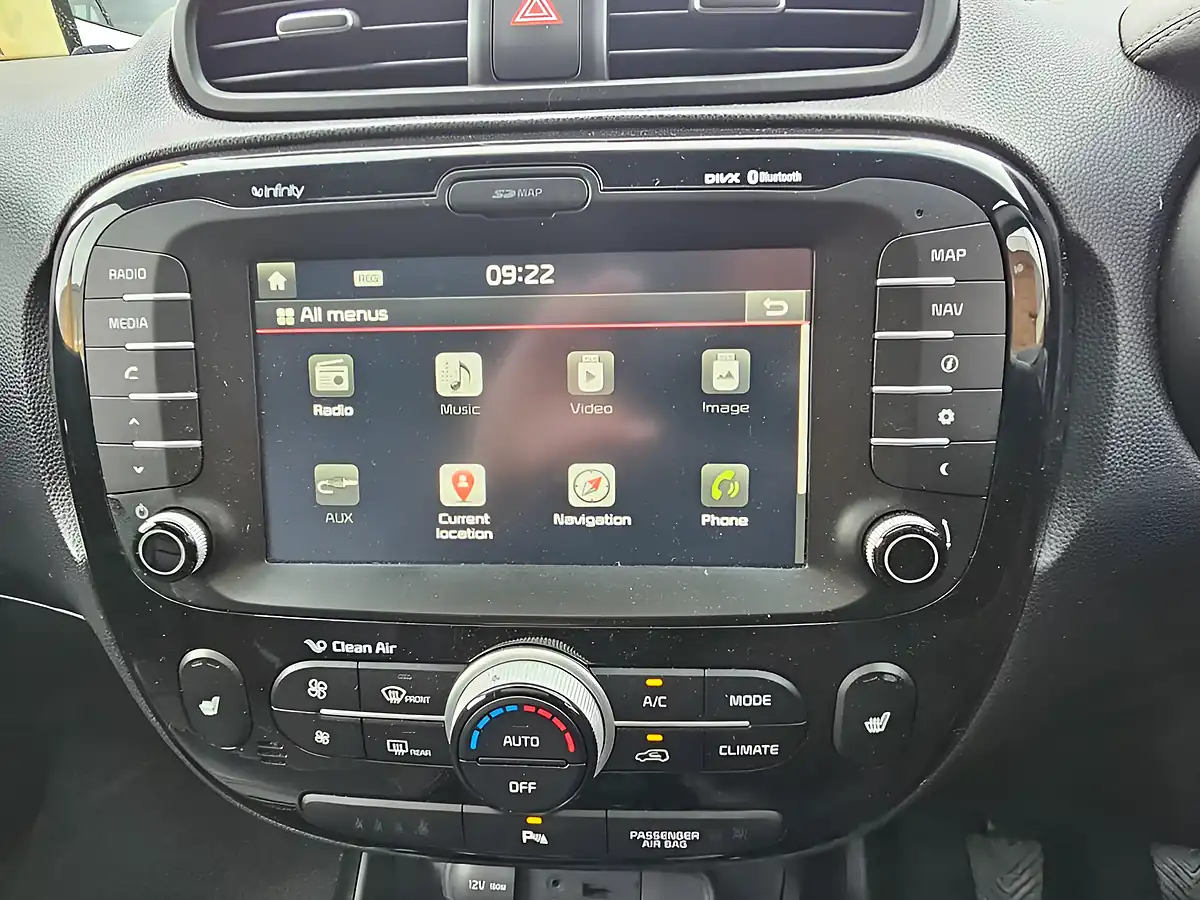 Used 2014 Kia Soul Maxx Silver - Interior and Exterior details 11