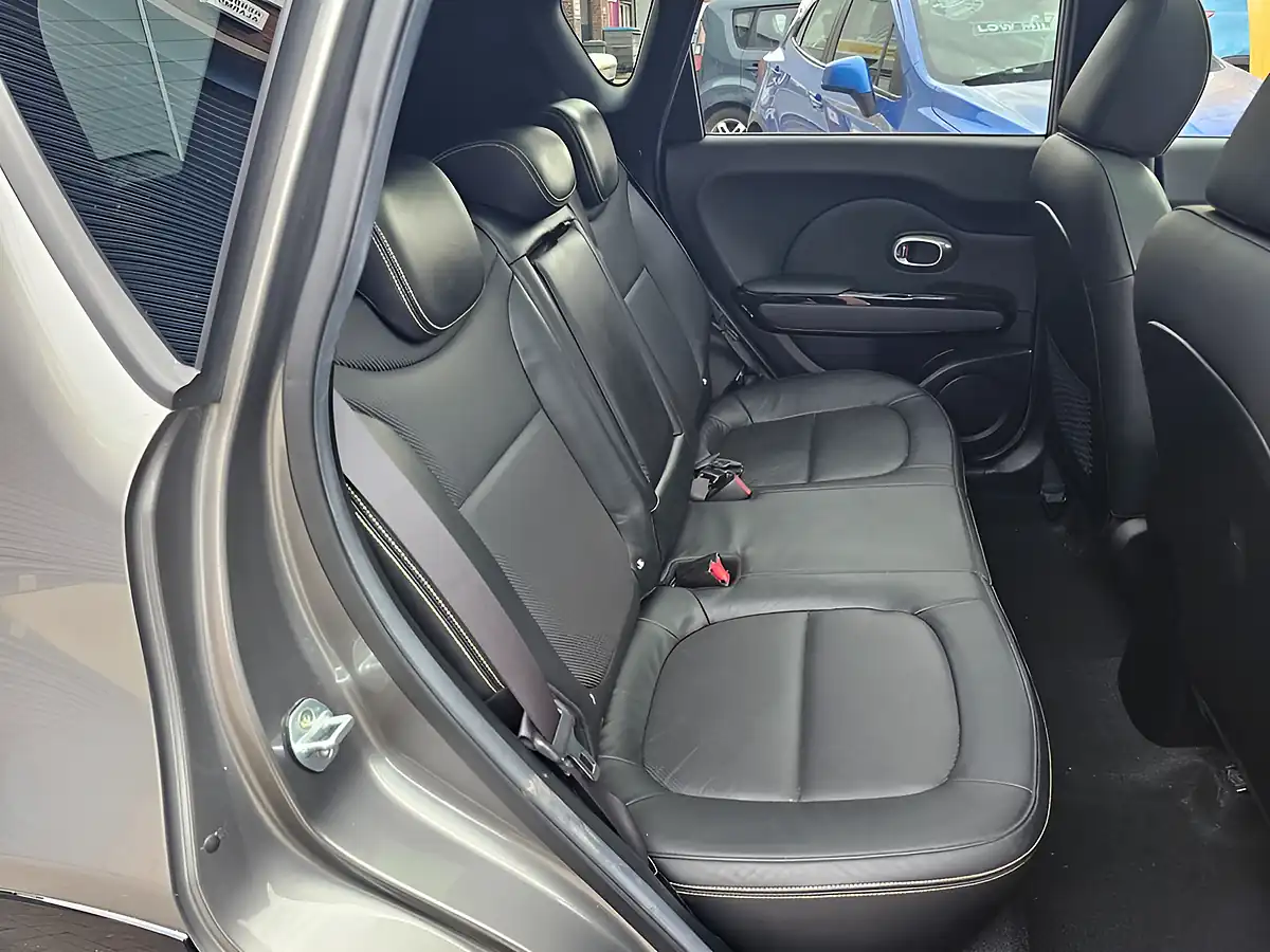Used 2014 Kia Soul Maxx Silver - Interior and Exterior details 6
