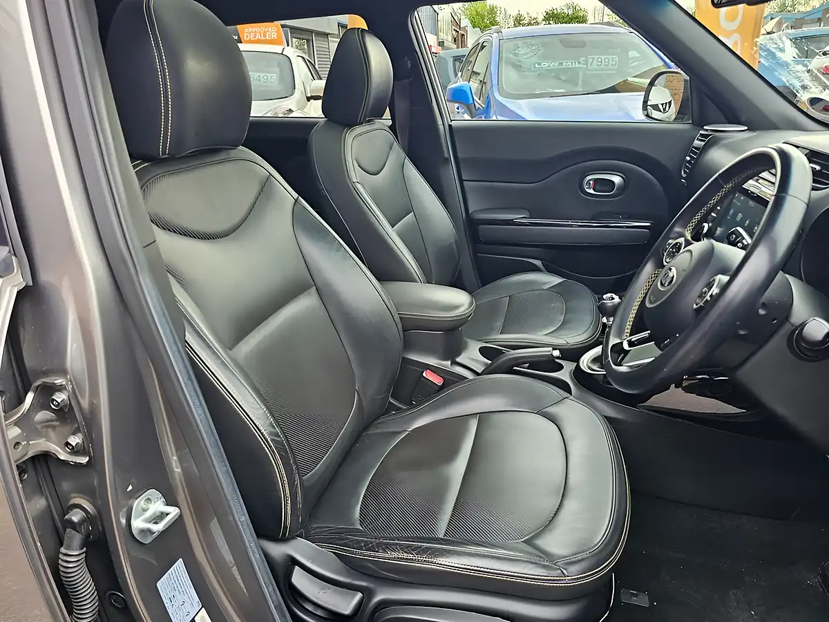 Used 2014 Kia Soul Maxx Silver - Interior and Exterior details 8