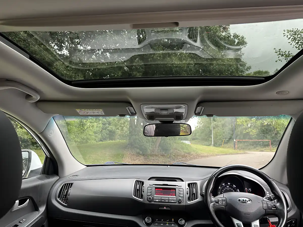Used 2014 Kia Sportage Ecodynamics 2 White - Interior and Exterior details 12