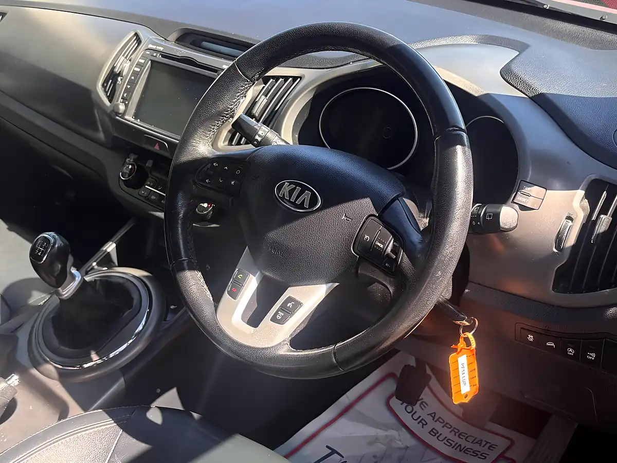 Used 2014 Kia Sportage Ecodynamics 3 2WD Silver - Interior and Exterior details 9
