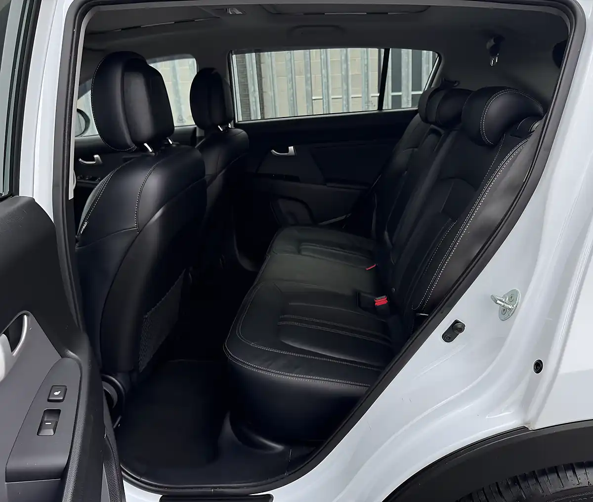 Used 2014 Kia Sportage Isg 4 White - Interior and Exterior details 11