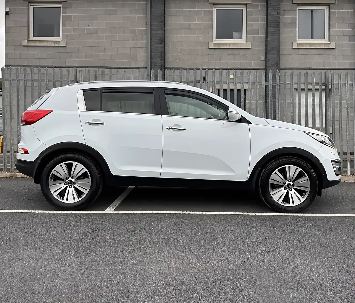 Used 2014 Kia Sportage Isg 4 White - Interior and Exterior details 7