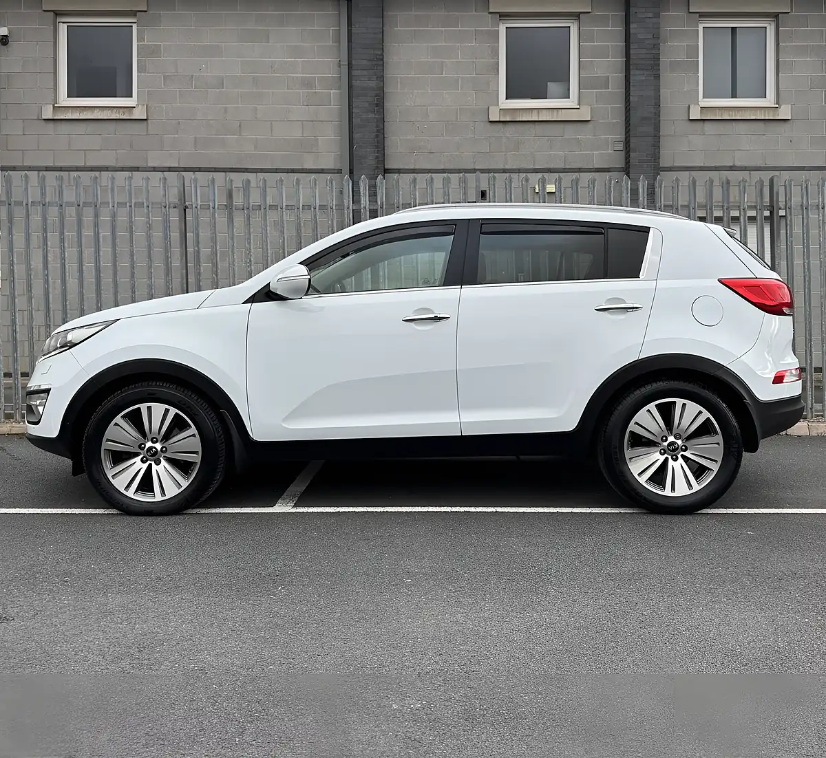 Used 2014 Kia Sportage Isg 4 White - Interior and Exterior details 8